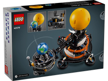 LEGO Technic 42179 Planet Earth and Moon in Orbit
